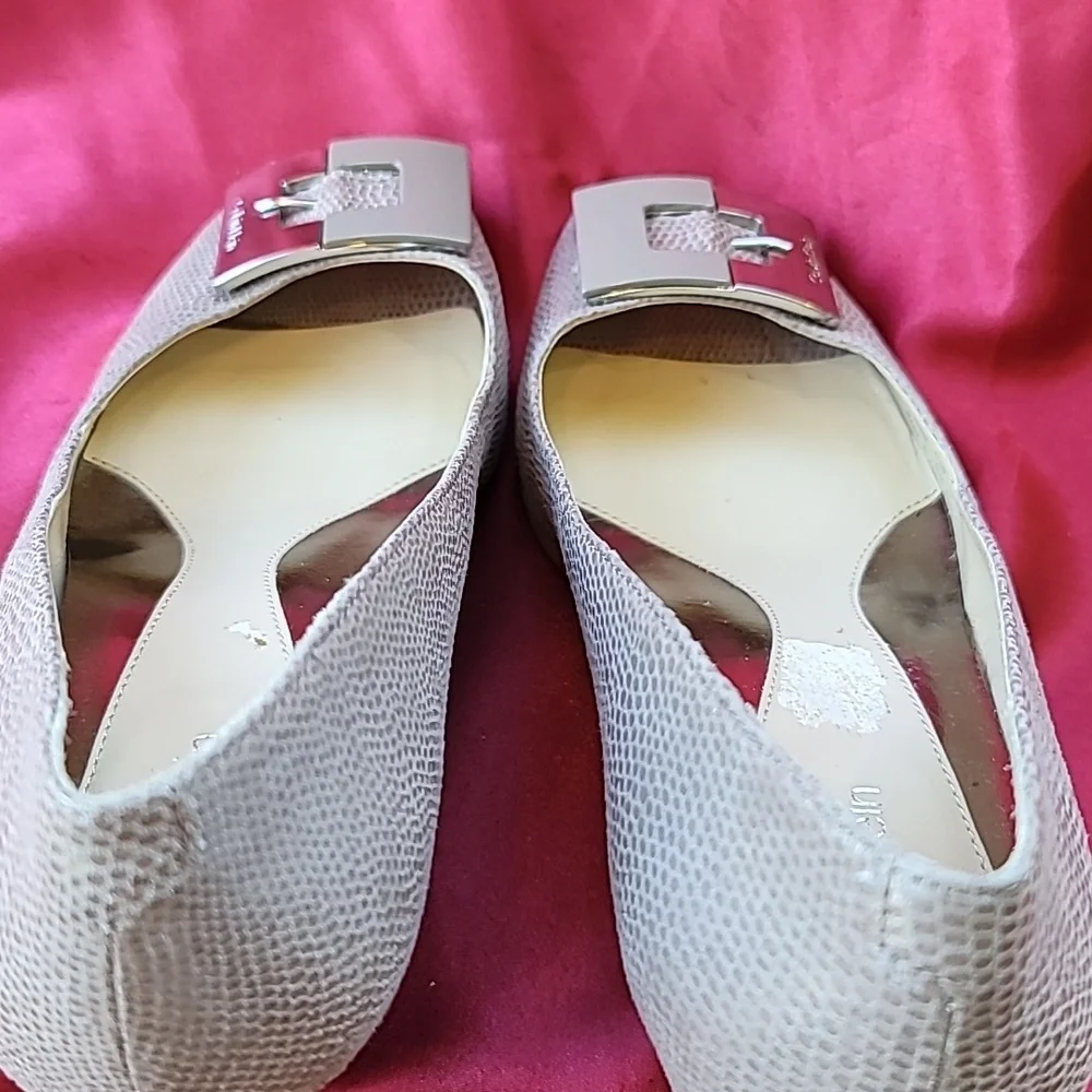 CALVIN KLEIN sz8.5 SUE Neutral Wedge pump peeptoe patent w snake detail